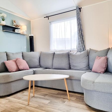 Prachtig Chalet Ok50 D12 Op Familiecamping Oostkapelle Exteriör bild