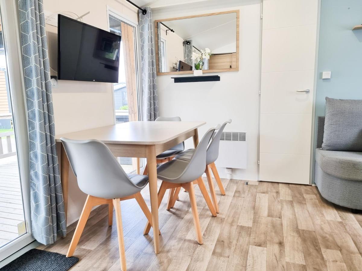 Prachtig Chalet Ok50 D12 Op Familiecamping Oostkapelle Exteriör bild