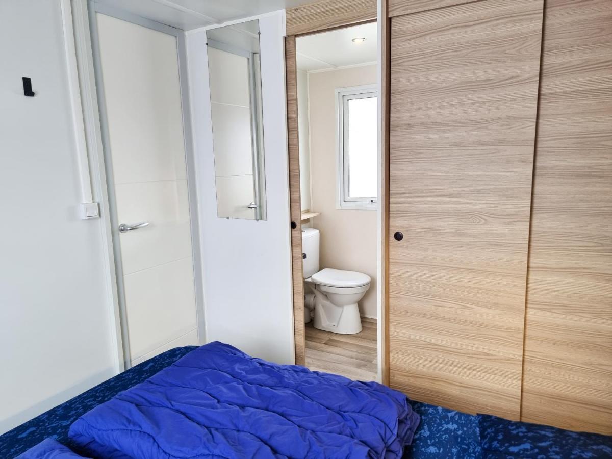 Prachtig Chalet Ok50 D12 Op Familiecamping Oostkapelle Exteriör bild